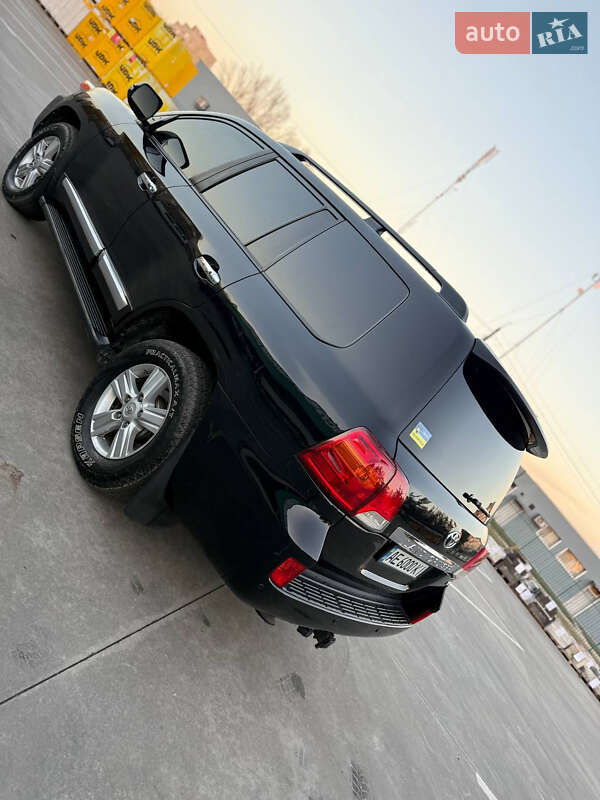 Позашляховик / Кросовер Toyota Land Cruiser 2013 в Дніпрі