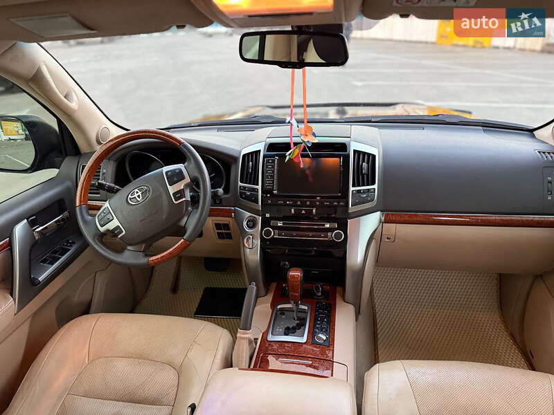 Позашляховик / Кросовер Toyota Land Cruiser 2013 в Дніпрі