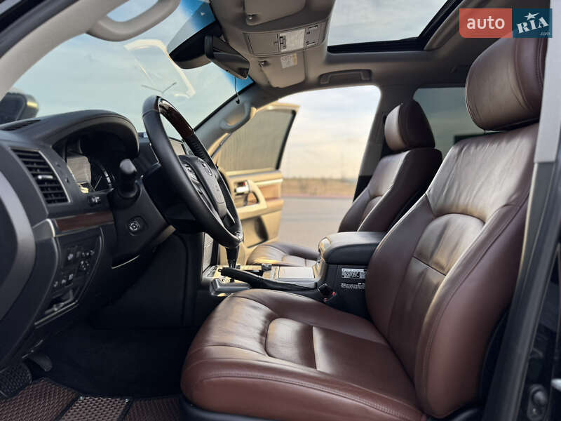 Внедорожник / Кроссовер Toyota Land Cruiser 2017 в Николаеве