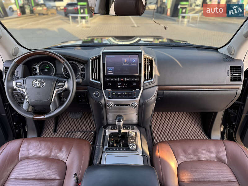 Внедорожник / Кроссовер Toyota Land Cruiser 2017 в Николаеве