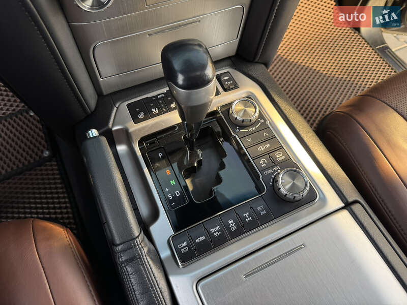 Внедорожник / Кроссовер Toyota Land Cruiser 2017 в Николаеве