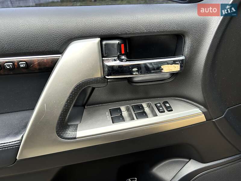 Внедорожник / Кроссовер Toyota Land Cruiser 2012 в Киеве фото 48 Внедорожник / Кроссовер Toyota Land Cruiser 2012 в Киеве