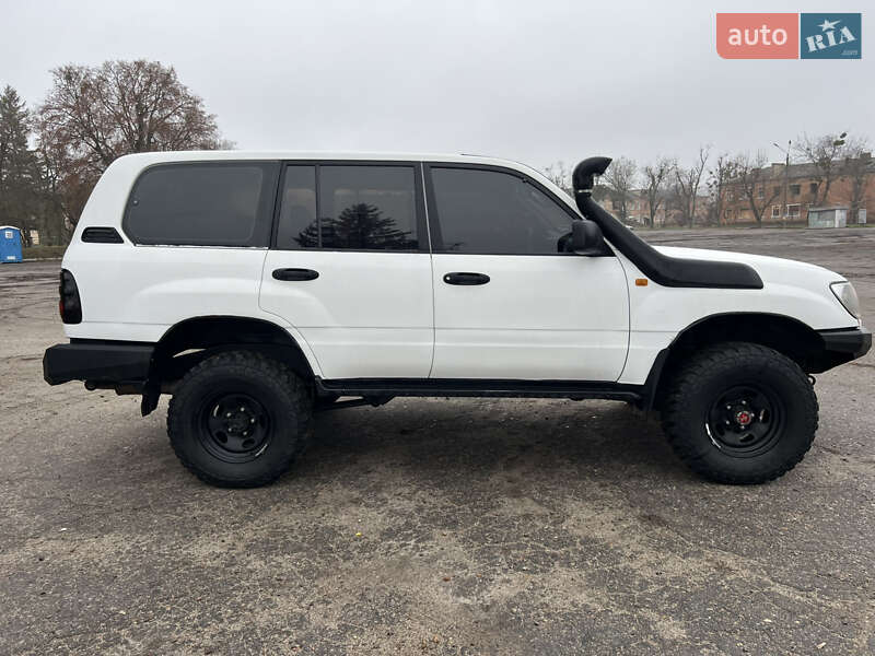 Внедорожник / Кроссовер Toyota Land Cruiser 1998 в Чугуеве