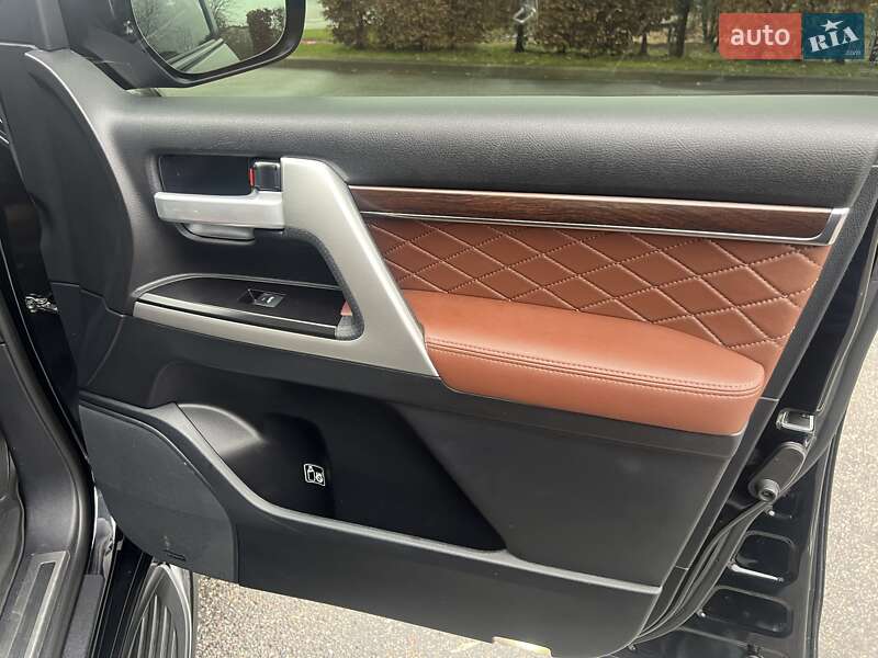 Внедорожник / Кроссовер Toyota Land Cruiser 2018 в Киеве фото 14 Внедорожник / Кроссовер Toyota Land Cruiser 2018 в Киеве