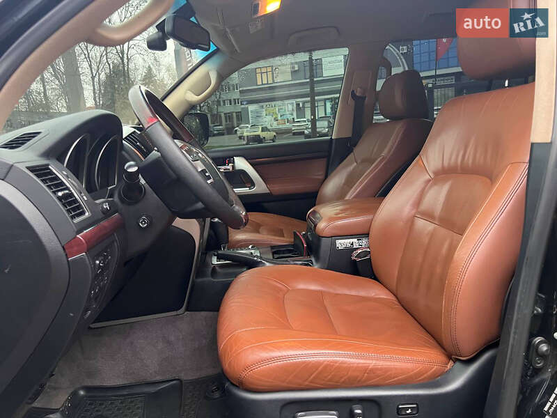 Позашляховик / Кросовер Toyota Land Cruiser 2014 в Чернівцях