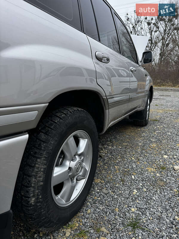 Внедорожник / Кроссовер Toyota Land Cruiser 2003 в Львове