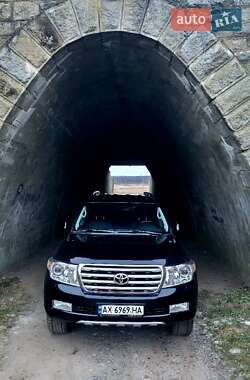 Внедорожник / Кроссовер Toyota Land Cruiser 2011 в Краснограде
