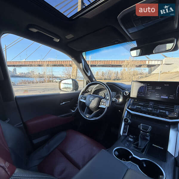 Внедорожник / Кроссовер Toyota Land Cruiser 2023 в Киеве
