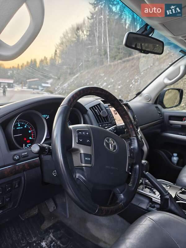 Внедорожник / Кроссовер Toyota Land Cruiser 2011 в Нижнем Студеном