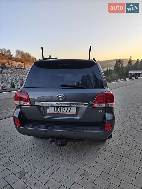 Внедорожник / Кроссовер Toyota Land Cruiser 2011 в Нижнем Студеном