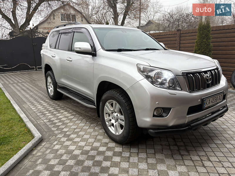 Toyota Land Cruiser 2011