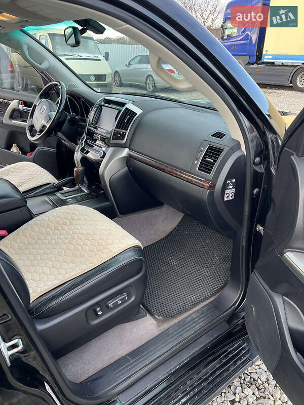 Внедорожник / Кроссовер Toyota Land Cruiser 2012 в Черновцах