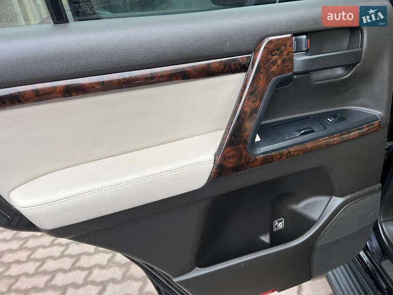 Внедорожник / Кроссовер Toyota Land Cruiser 2007 в Черновцах