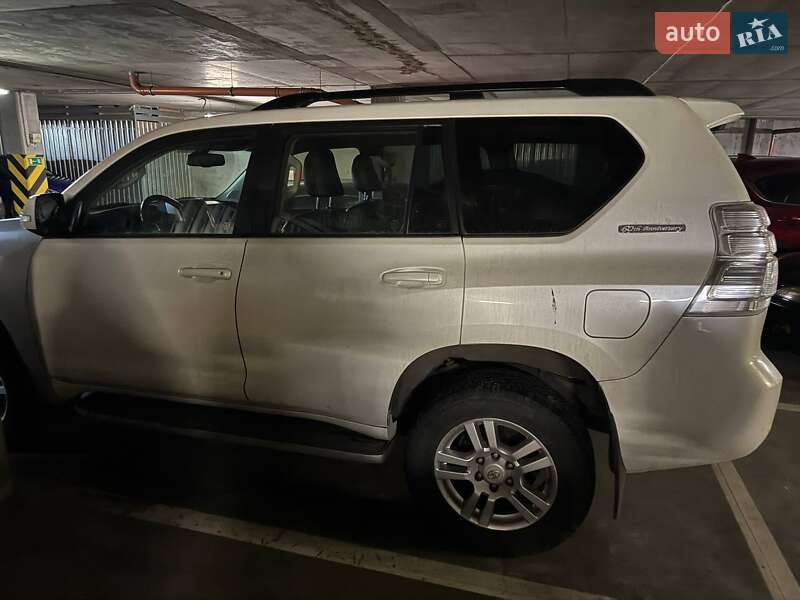 Внедорожник / Кроссовер Toyota Land Cruiser 2011 в Киеве