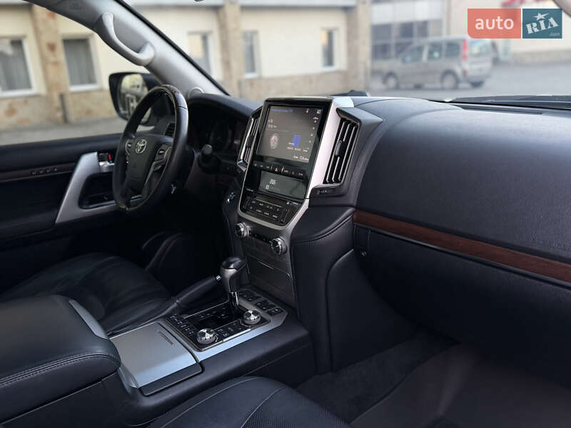 Внедорожник / Кроссовер Toyota Land Cruiser 2016 в Львове фото 45 Внедорожник / Кроссовер Toyota Land Cruiser 2016 в Львове
