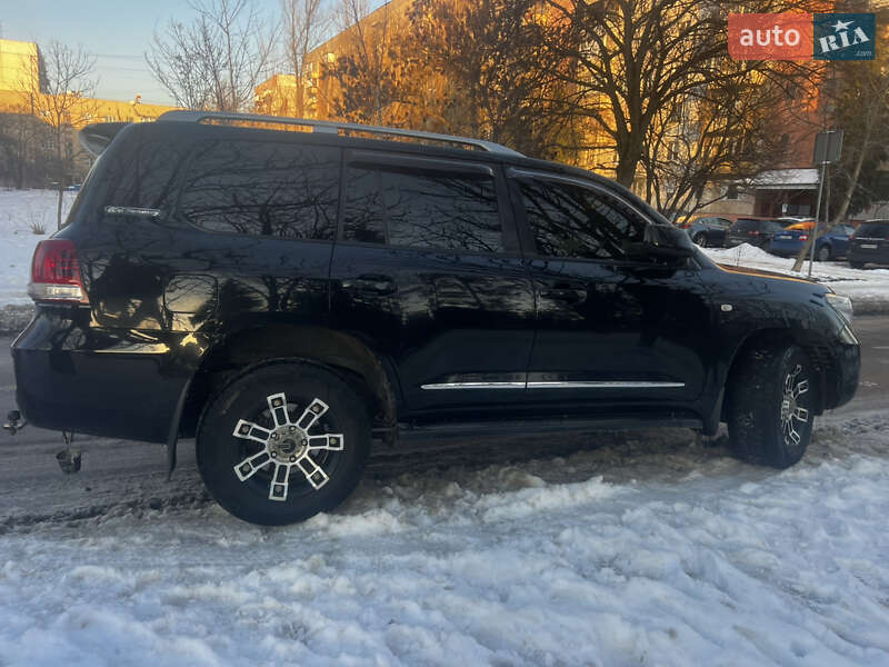 Toyota Land Cruiser 2011