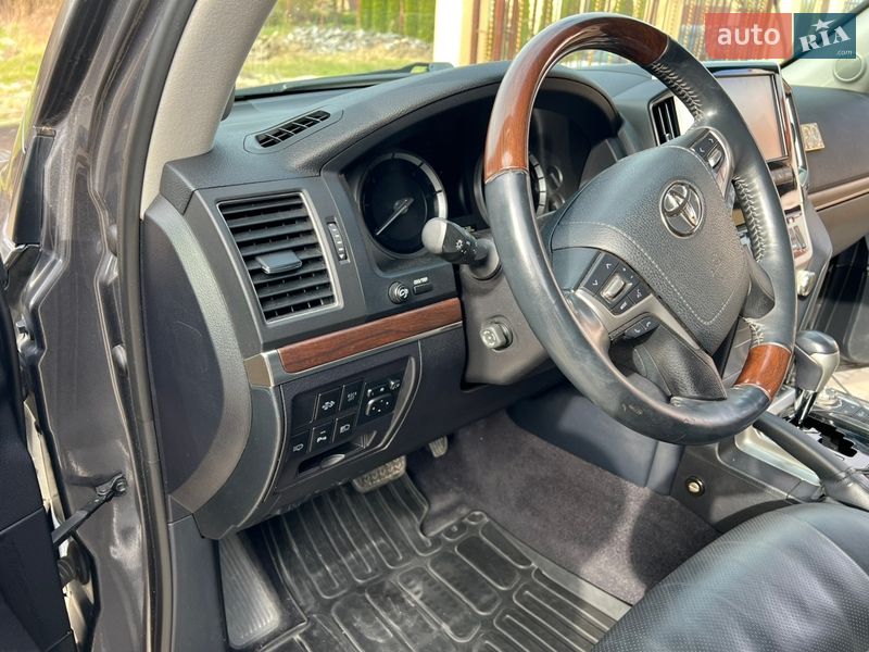 Внедорожник / Кроссовер Toyota Land Cruiser 2016 в Львове фото 15 Внедорожник / Кроссовер Toyota Land Cruiser 2016 в Львове