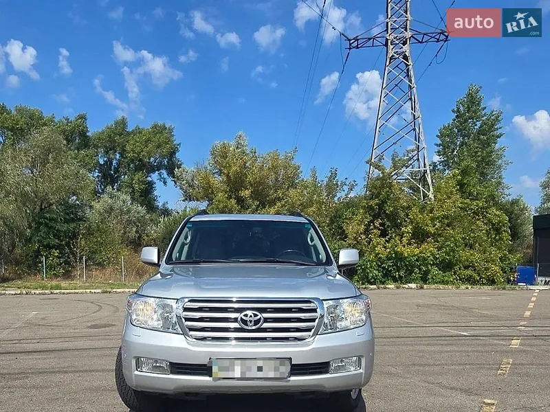 Toyota Land Cruiser 2011