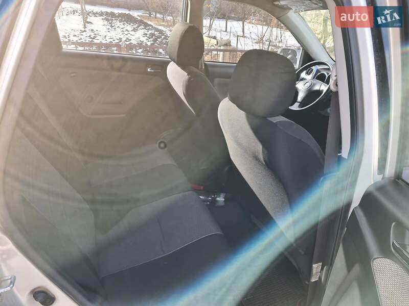 Хетчбек Toyota Matrix 2004 в Чернівцях