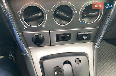 Хэтчбек Toyota Matrix 2005 в 
