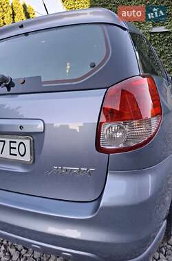 Хэтчбек Toyota Matrix 2003 в 