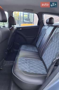 Хэтчбек Toyota Matrix 2003 в 