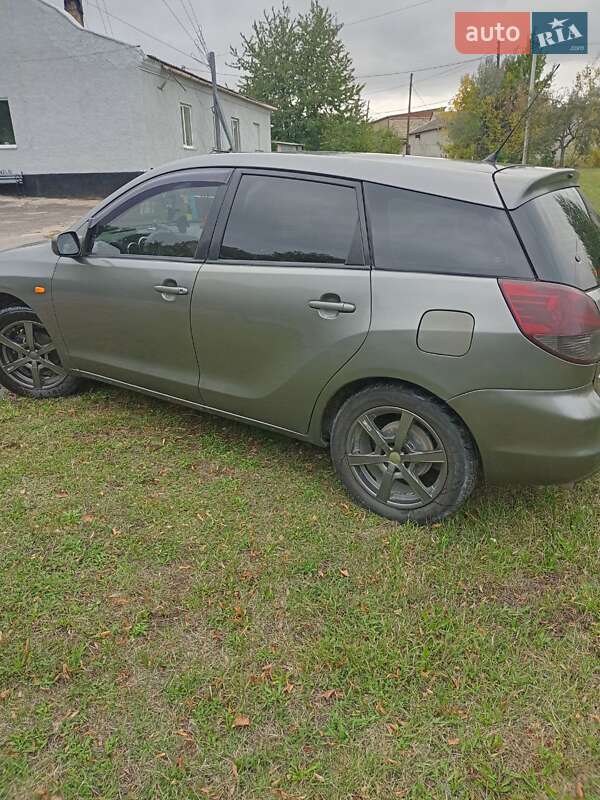Хэтчбек Toyota Matrix 2004 в Джурине