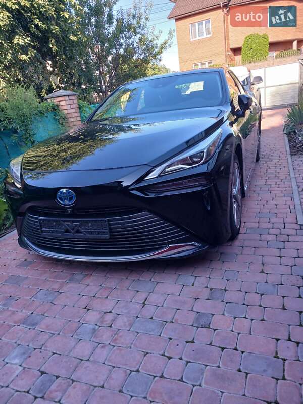 Седан Toyota Mirai 2022 в 