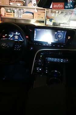 Седан Toyota Mirai 2022 в 