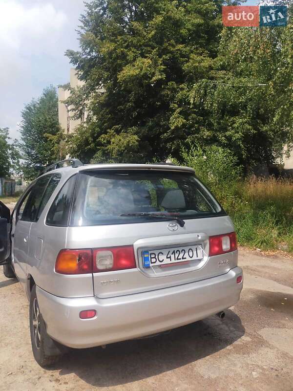 Мінівен Toyota Picnic 1998 в Львові