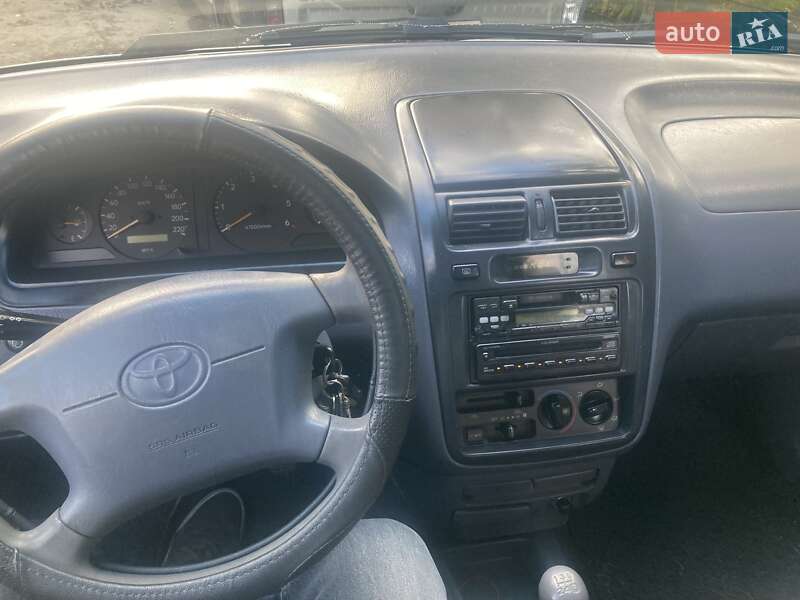 Мінівен Toyota Picnic 1998 в Рівному