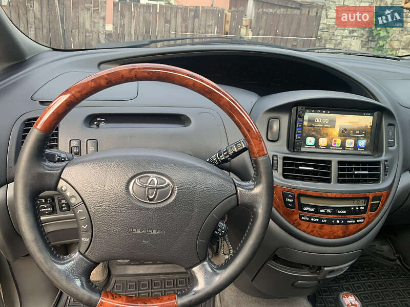Минивэн Toyota Previa 2004 в Умани