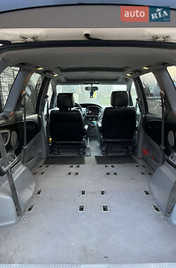 Минивэн Toyota Previa 2000 в 