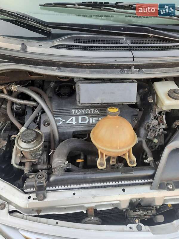 Минивэн Toyota Previa 2002 в Сумах