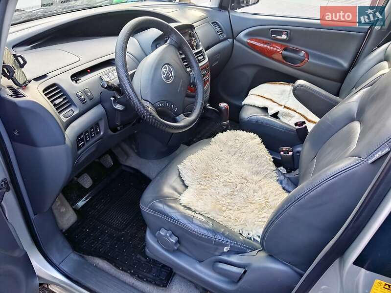 Минивэн Toyota Previa 2004 в Кривом Роге фото 3 Минивэн Toyota Previa 2004 в Кривом Роге