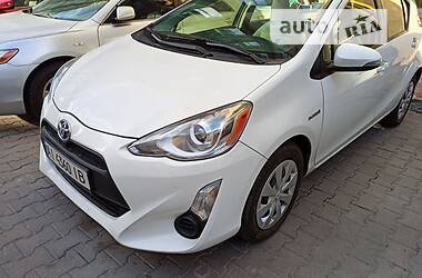 Хэтчбек Toyota Prius C 2015 в Киеве