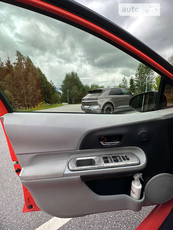 Хетчбек Toyota Prius C 2013 в Одесі фото 22 Хетчбек Toyota Prius C 2013 в Одесі