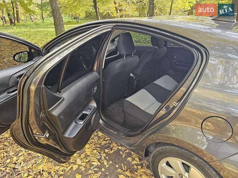 Хетчбек Toyota Prius C 2016 в Чернівцях