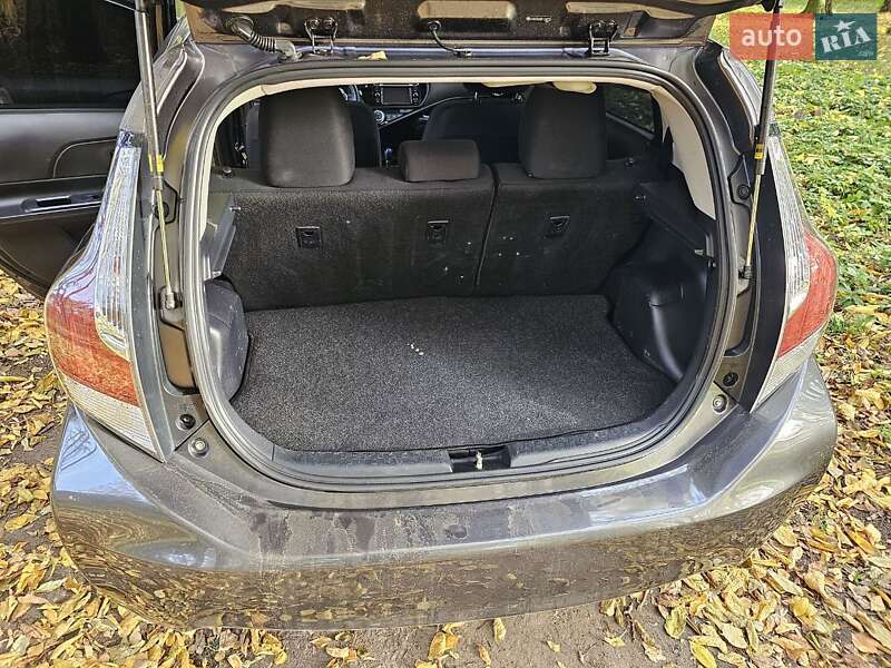 Хетчбек Toyota Prius C 2016 в Чернівцях