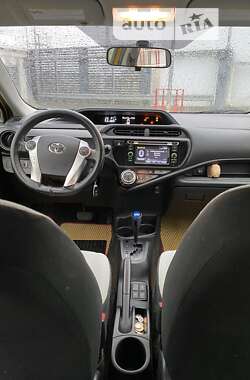 Хэтчбек Toyota Prius C 2015 в Киеве