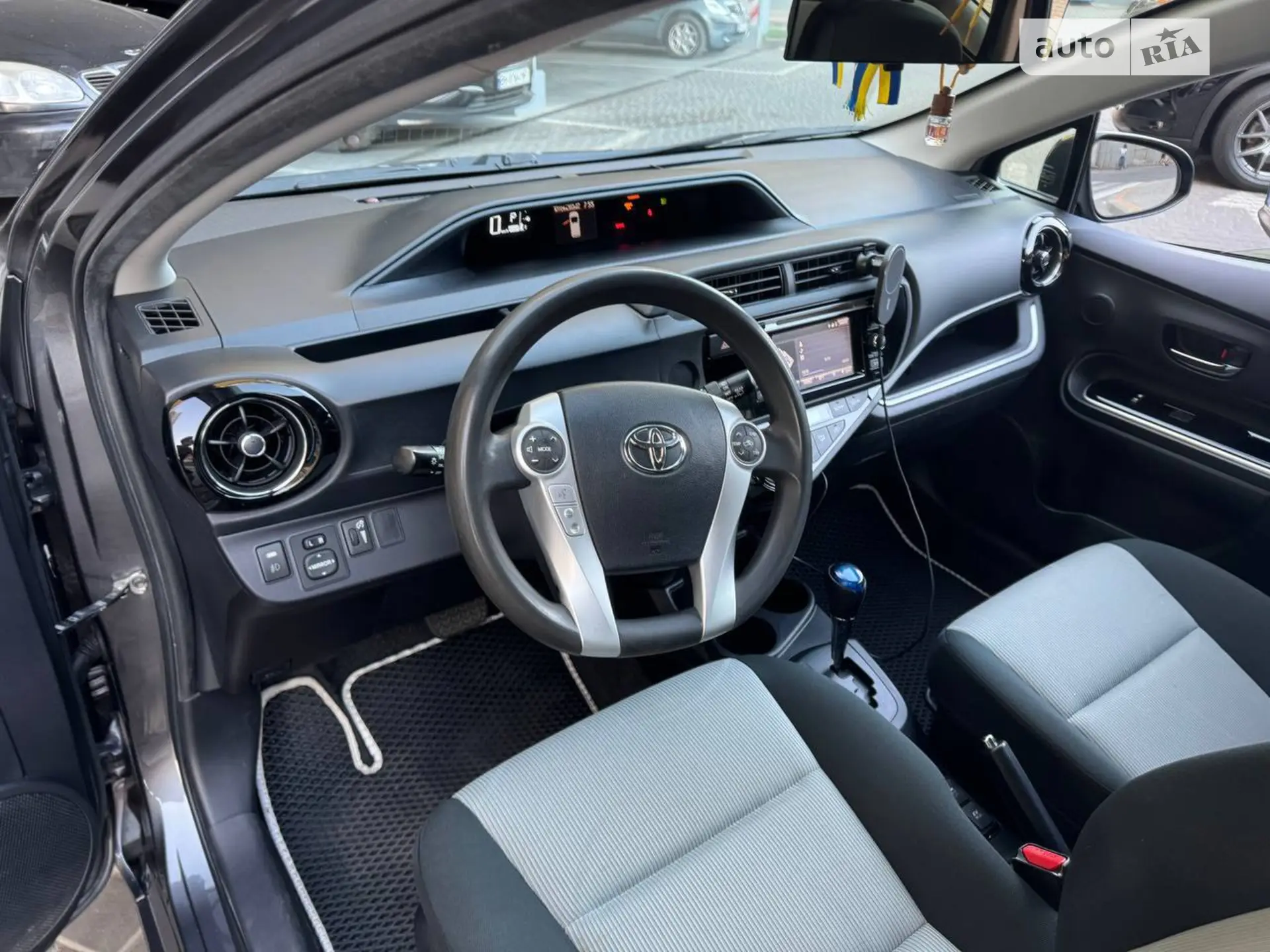 2015 Toyota Prius c - мініатюра 8