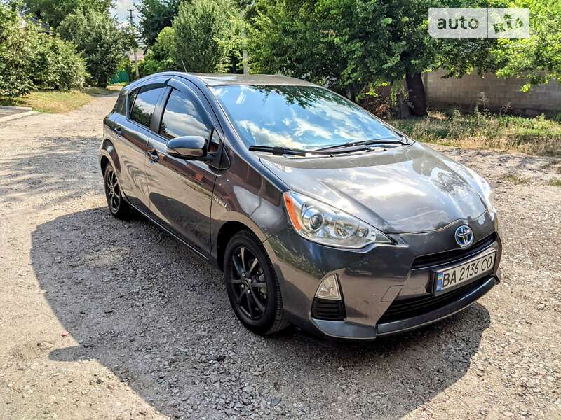 Хэтчбек Toyota Prius C 2014 в Кропивницком