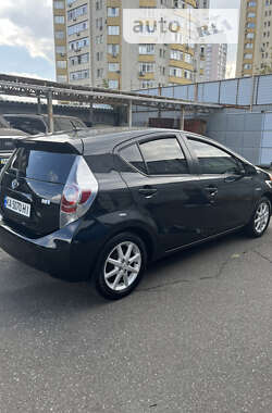 Хетчбек Toyota Prius C 2014 в Києві