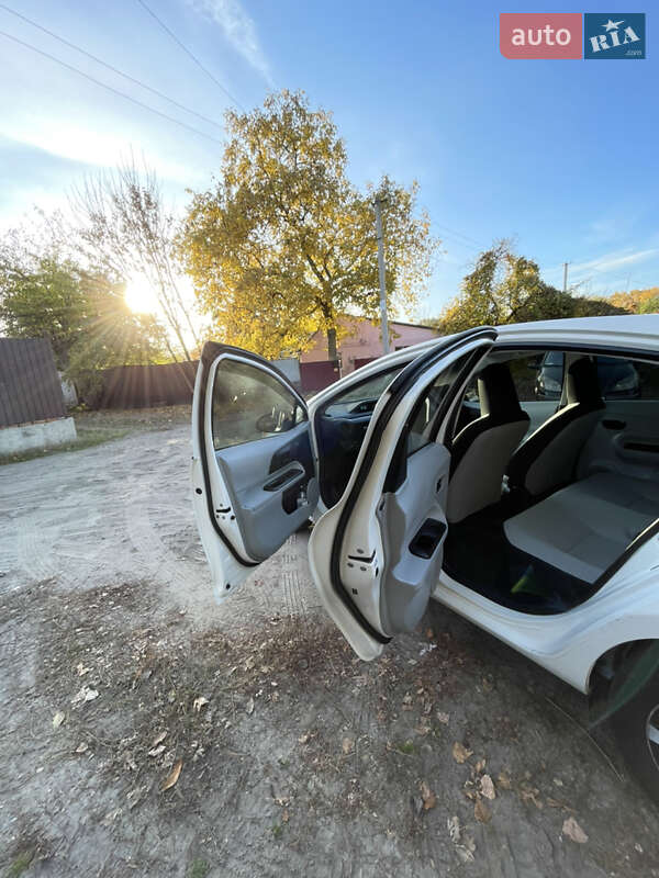 Хэтчбек Toyota Prius C 2014 в Полтаве