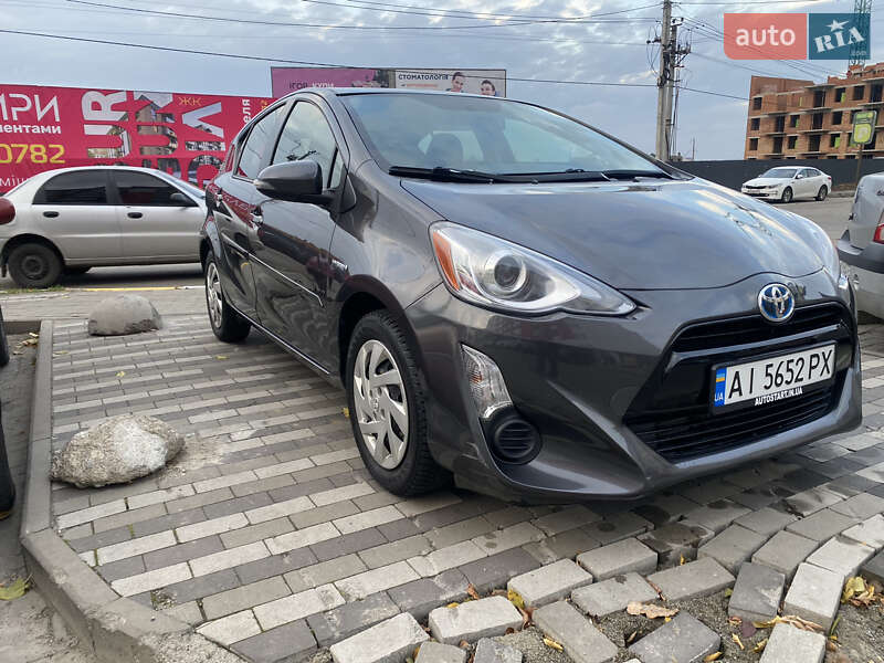 Хетчбек Toyota Prius C 2015 в Києві