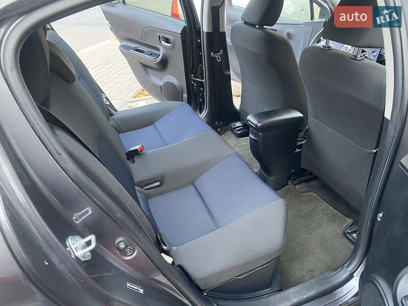 Хетчбек Toyota Prius C 2015 в Києві