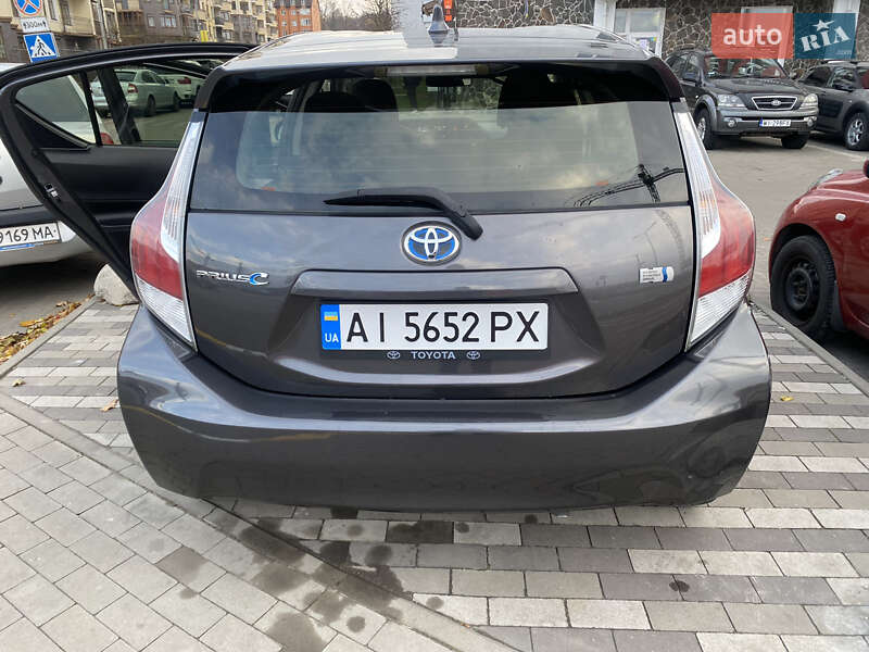 Хетчбек Toyota Prius C 2015 в Києві