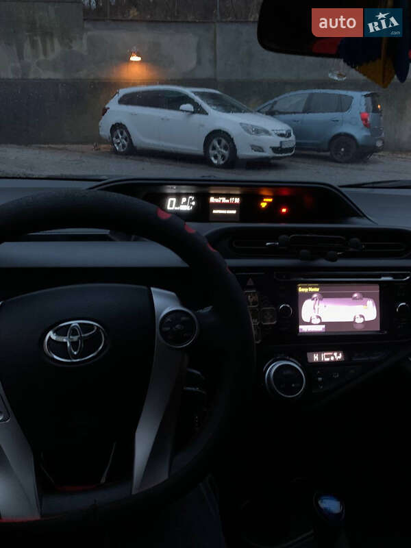Хэтчбек Toyota Prius C 2016 в Умани