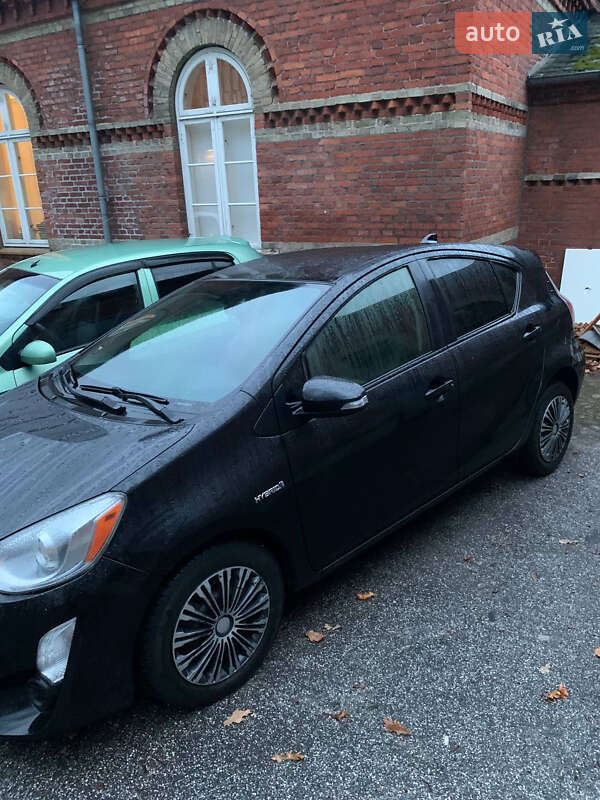 Хэтчбек Toyota Prius C 2016 в Умани