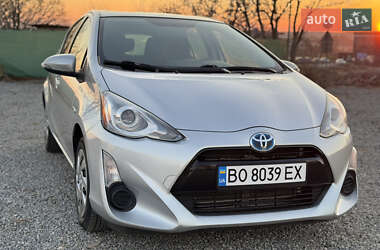 Хэтчбек Toyota Prius C 2015 в 